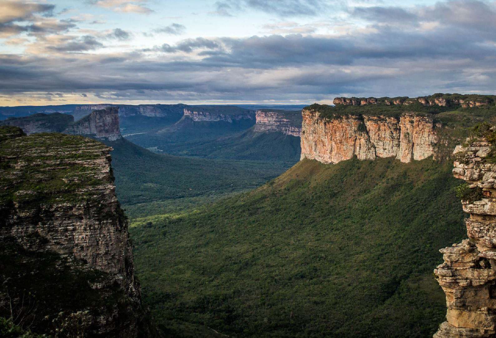 Paredões da Chapada ao nascer do sol